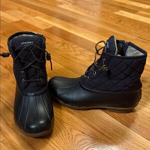 Sperry Black Quilted Duck Boots women size 9 lace up leather/suede laces EUC